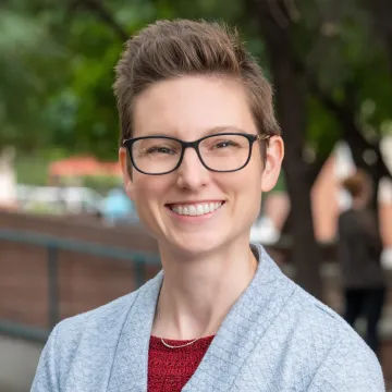 Jenn Schilling headshot square photo